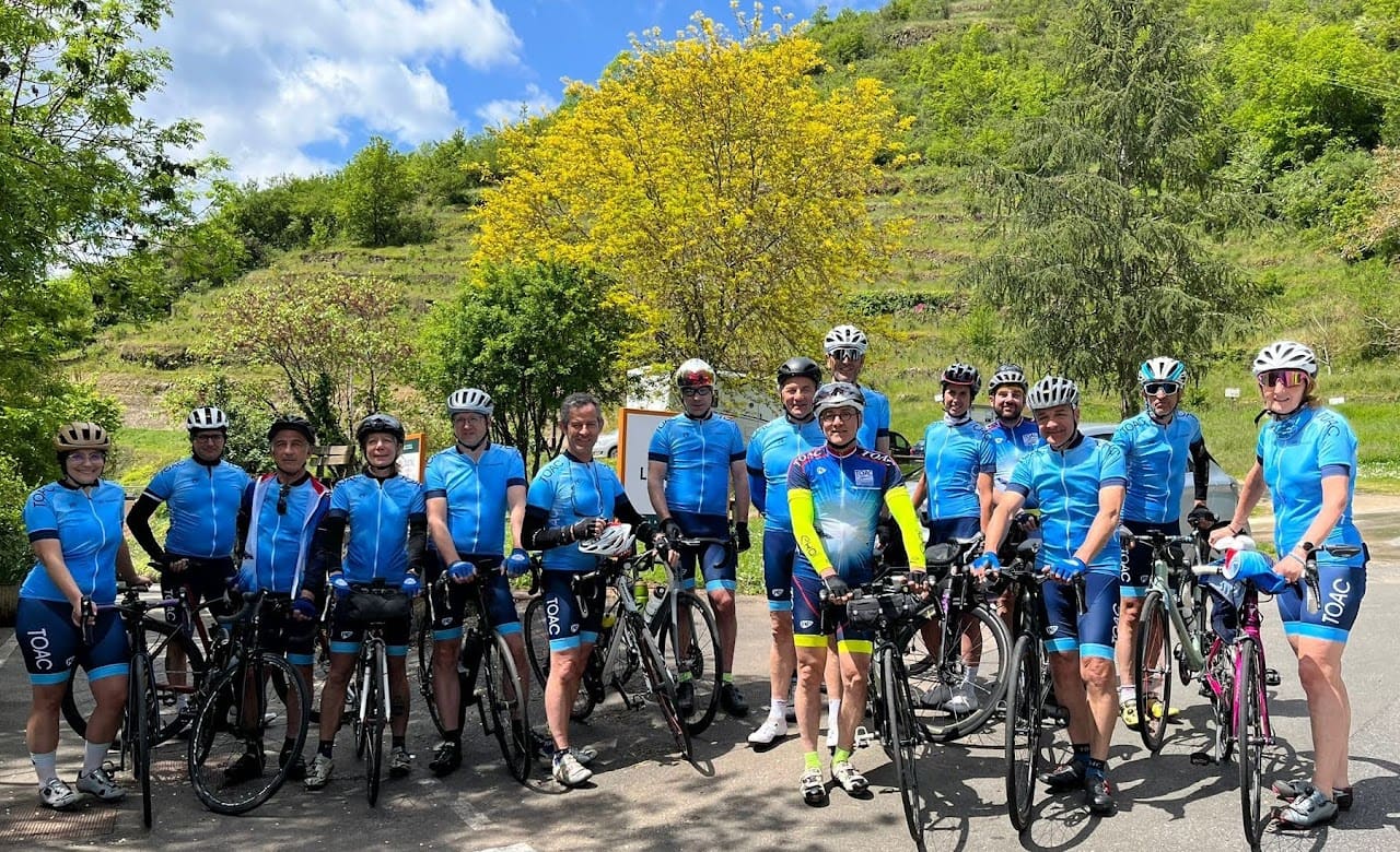 Des cyclistes du TOAC Cyclo réunis avant une sortie